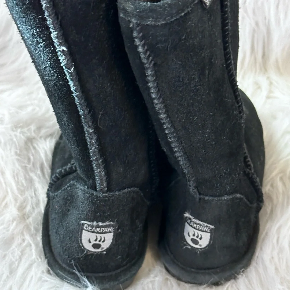 EUC‎ Bearpaw Youth Black Suede Boots Size 4